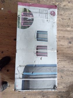 PLUM-PINK JUNIOR TRAMPOLINE AND ENCLOSURE 6FT