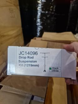 TRUCKLOAD OF BRAND NEW COMMERCIAL LIGHTING PARCEL 13,000 UNITS - £920K VALUE - FREE DELIVERY