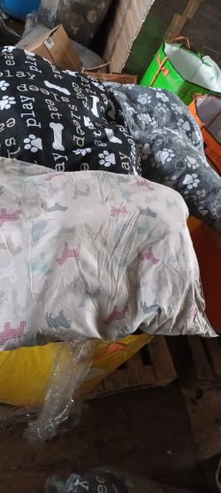 36 X NEW DOG PILLOW MATTRESS