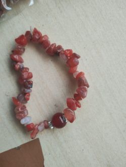 CARNELIAN - GEMSTONE CRYSTAL CHIP BRACELETS WITH SPACERS AND BALL - PACKAGING - JOBLOT OF 22