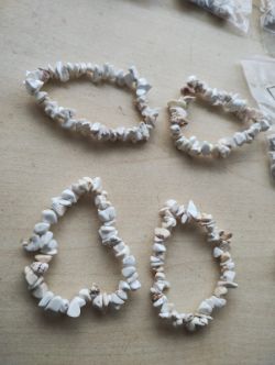MAGNESITE CHRYSTAL CHIP BRACELETS - NEW IN ORIGINAL PACKAGING - JOBLOT OF 30