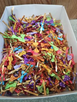 APPROX. 500PCS ASSORTED COLOR BOW TIE TWIST TIES – FOR CAKE POPS, CELLO BAGS, GIFTS – BRAND NEW!