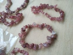 STRAWBERRY QUARTZ CHRYSTAL CHIP BRACELETS - NEW IN ORIGINAL PACKAGING - JOBLOT OF 32