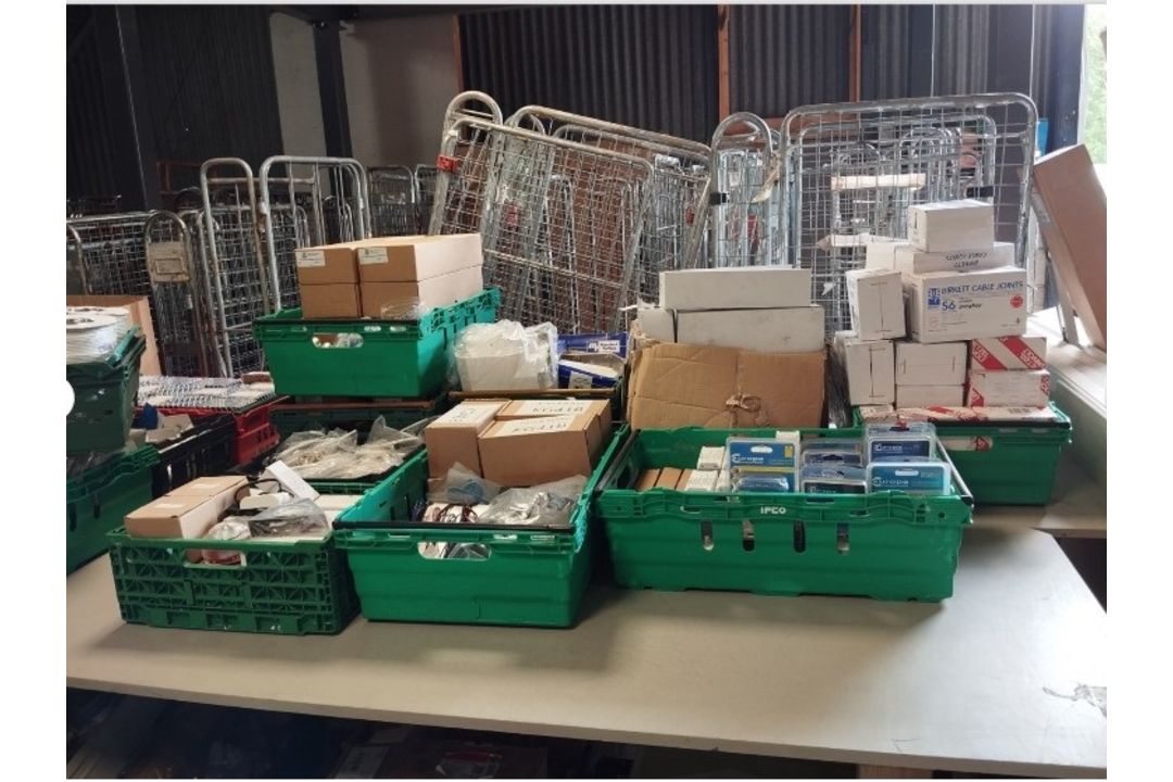 MIXED JOBLOT OF ELECTRICAL ITEMS X 176 UNITS - Image 2 of 3