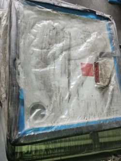 SHOWER TRAY 900MM X 800MM