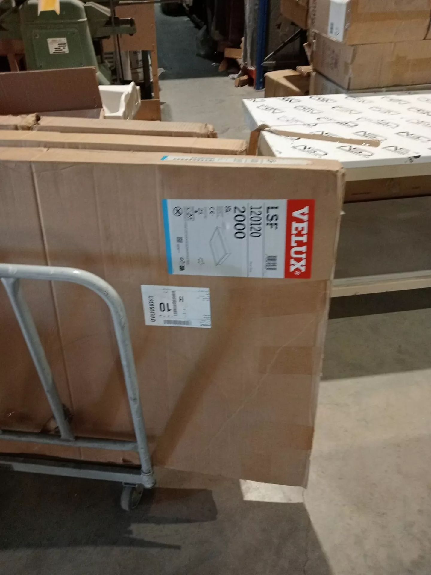 VELUX FLAT ROOF WINDOW INTERNAL LINING WHITE LSF 120120 2000 - 1200 X 1200 MM - Image 3 of 5