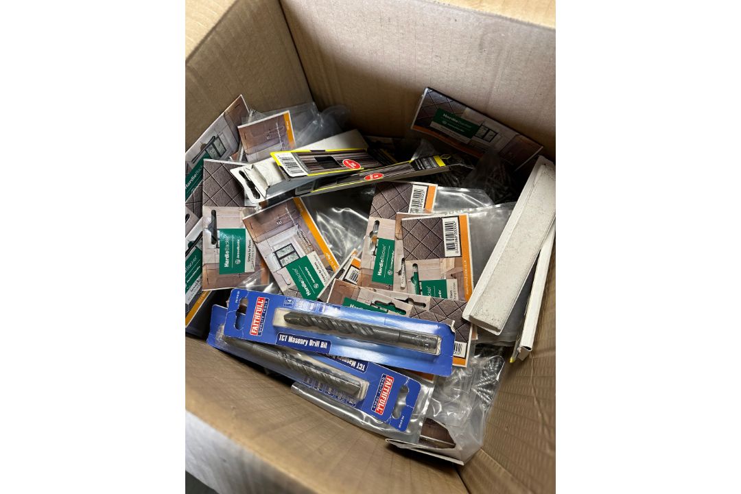 MASSIVE JOBLOT FIXINGS SCREWS NAILS ANCHORS PLUGS DRILL BITS TOOLS TRADE - Image 6 of 9