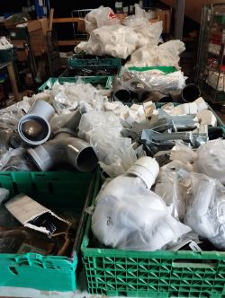 LARGE JOBLOT OF BUILDING PIPES POLYPIPE KNUCKLE BENDS TALON HEXDRAIN