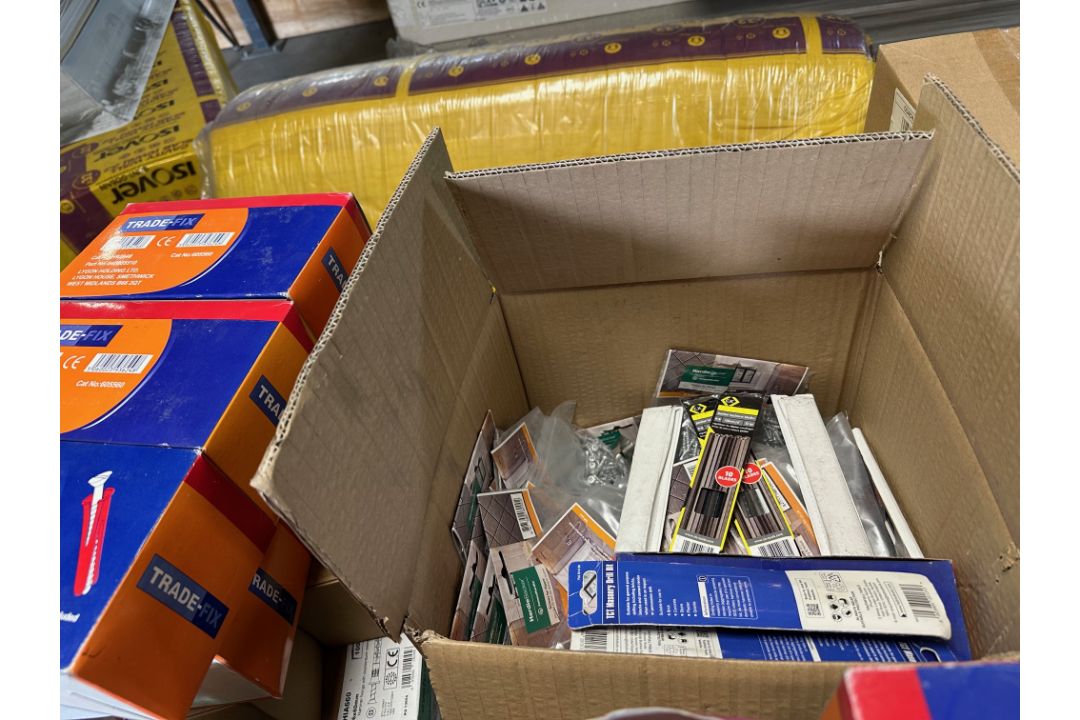 MASSIVE JOBLOT FIXINGS SCREWS NAILS ANCHORS PLUGS DRILL BITS TOOLS TRADE - Image 4 of 9