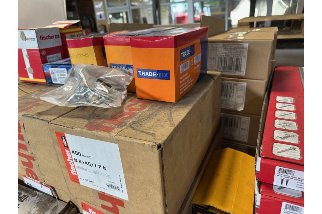 MASSIVE JOBLOT FIXINGS SCREWS NAILS ANCHORS PLUGS DRILL BITS TOOLS TRADE - Image 3 of 9