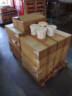 POWDER PAINT JOBLOT OF 104 X 2KG TEMPERA PALLET B