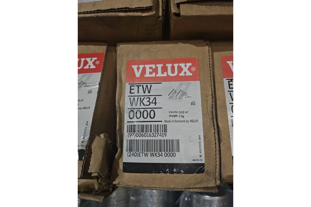 VELUX SLATE FLASHING FOR FIXED ROOF WINDOW ETW WK34 0000 - Image 1 of 3