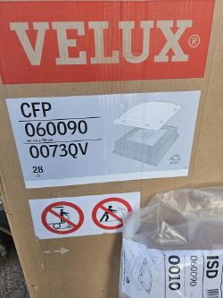 BRAND NEW VELUX FLAT ROOF WINDOW CFP 060090 0073QV AND DOME ISD 060090 0010