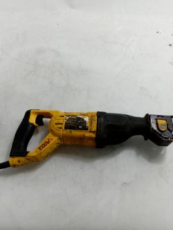 DEWALT RECIPROCATING SAW 1100 WATT ELECTRIC