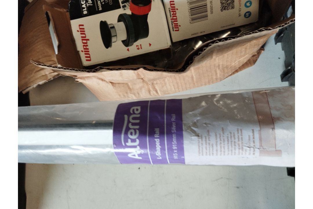 JOBLOT OF PLUMBING AND BUILDING ITEMS ALTERNA WIRQUIN BATH TAPS - Image 3 of 15