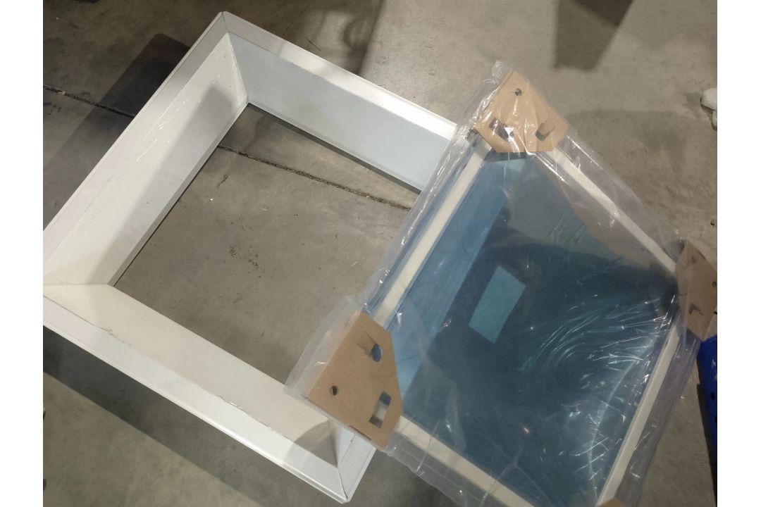 EM-DOME SQUARE ARMOURED DOME WINDOW 860 MM X 860 MM WITH PVC UPSTAND KURB 16/20 - Image 3 of 5