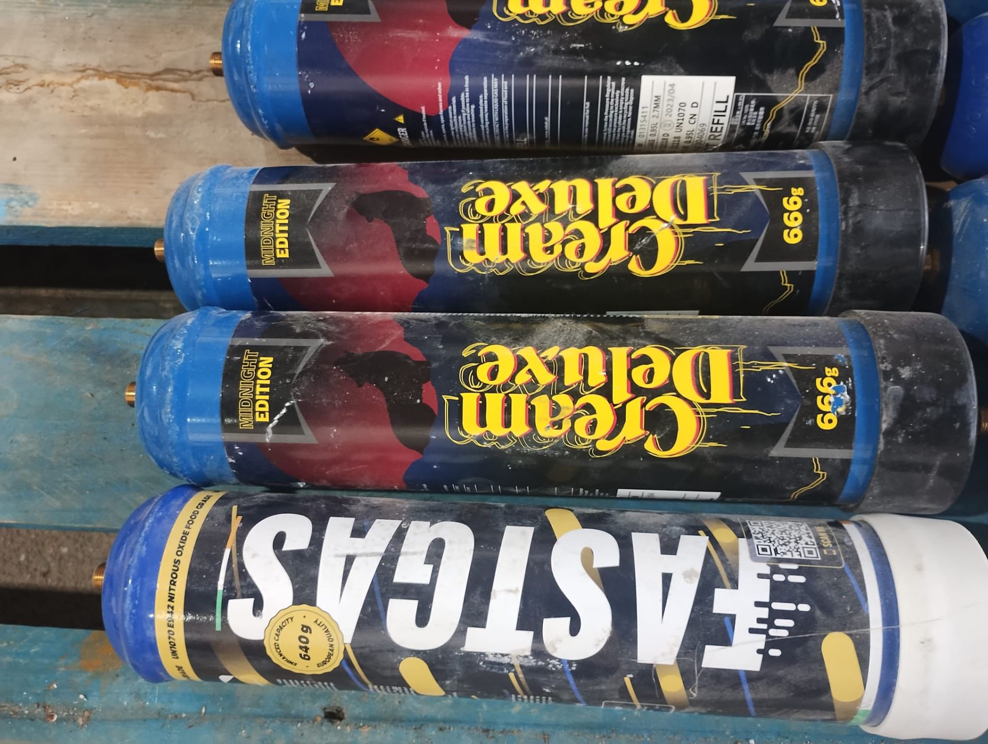 JOBLOT OF 13 - FOOD GRADE NITROUS OXIDE -666G - FASTGAS/ CREAM DELUXE - NEW AND FULL !