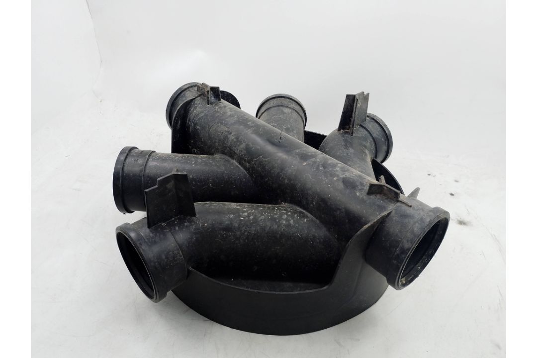 JOBLOT X5 UNDERGROUND DRAINAGE ACCESS CHAMBER BASE 490MM, 4 OUTLETS 130MM - Image 4 of 7