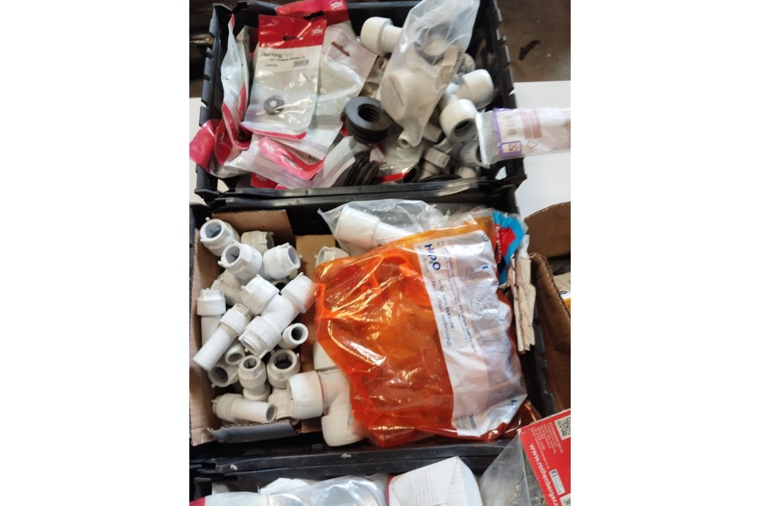 JOBLOT OF PLUMBING AND BUILDING ITEMS ALTERNA WIRQUIN BATH TAPS - Image 2 of 15