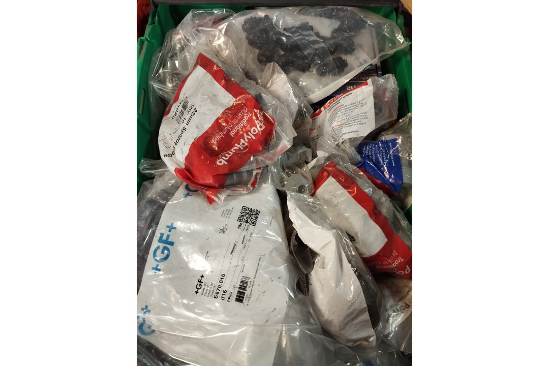 JOBLOT OF PLUMBING AND BUILDING ITEMS ALTERNA WIRQUIN BATH TAPS - Image 8 of 15