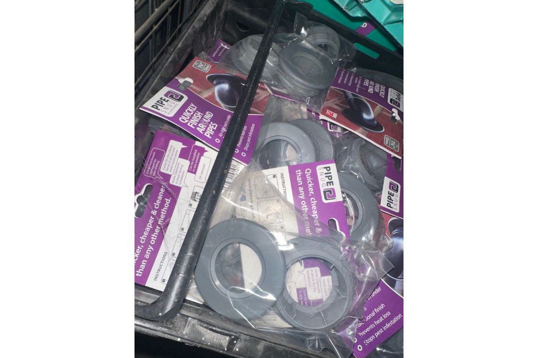 PIPE SNUGS JOBLOT - Image 5 of 6