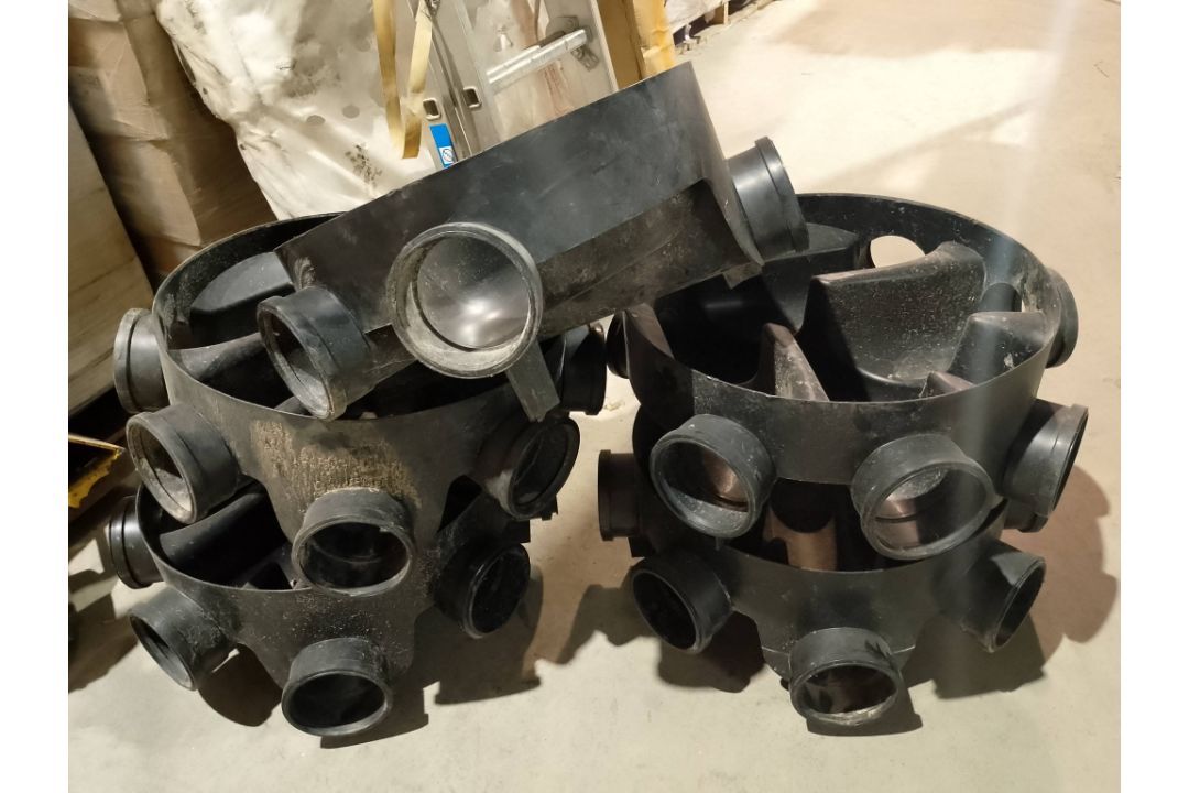 JOBLOT X5 UNDERGROUND DRAINAGE ACCESS CHAMBER BASE 490MM, 4 OUTLETS 130MM - Image 5 of 7