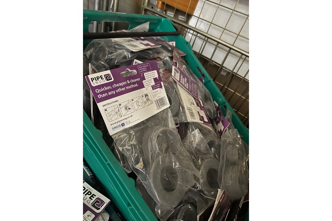 PIPE SNUGS JOBLOT - Image 4 of 6