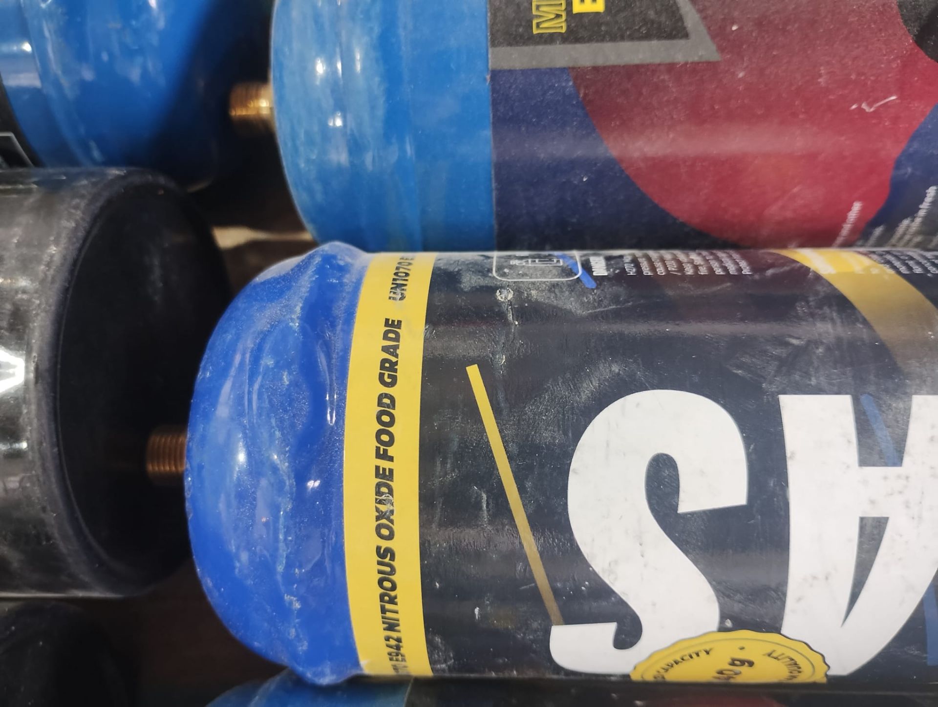JOBLOT OF 13 - FOOD GRADE NITROUS OXIDE -666G - FASTGAS/ CREAM DELUXE - NEW AND FULL ! - Image 2 of 5
