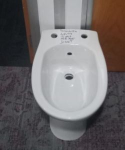 BIDET WHITE - SEE DESCRIPTION FOR BREAKDOWN