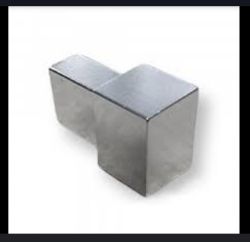 520 PIECES OF 12MM METAL SQ.EDGE SILVER CORNER PK2