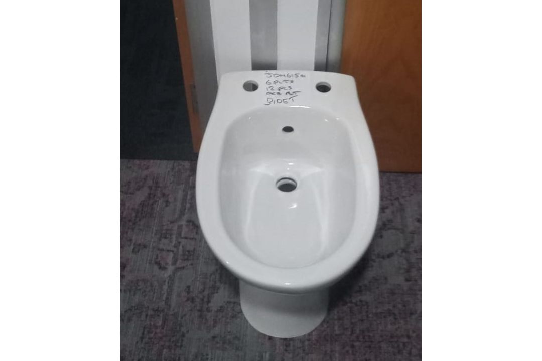 BIDET WHITE - SEE DESCRIPTION FOR BREAKDOWN