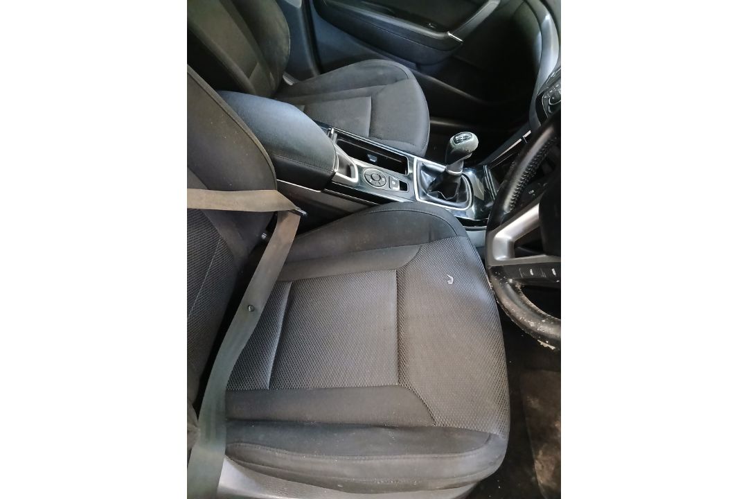2012 HYUNDAI I40 STYLE GDI – 1.6 PETROL – MANUAL – SILVER – ESTATE >>--NO VAT ON HAMMER--<< - Image 8 of 13
