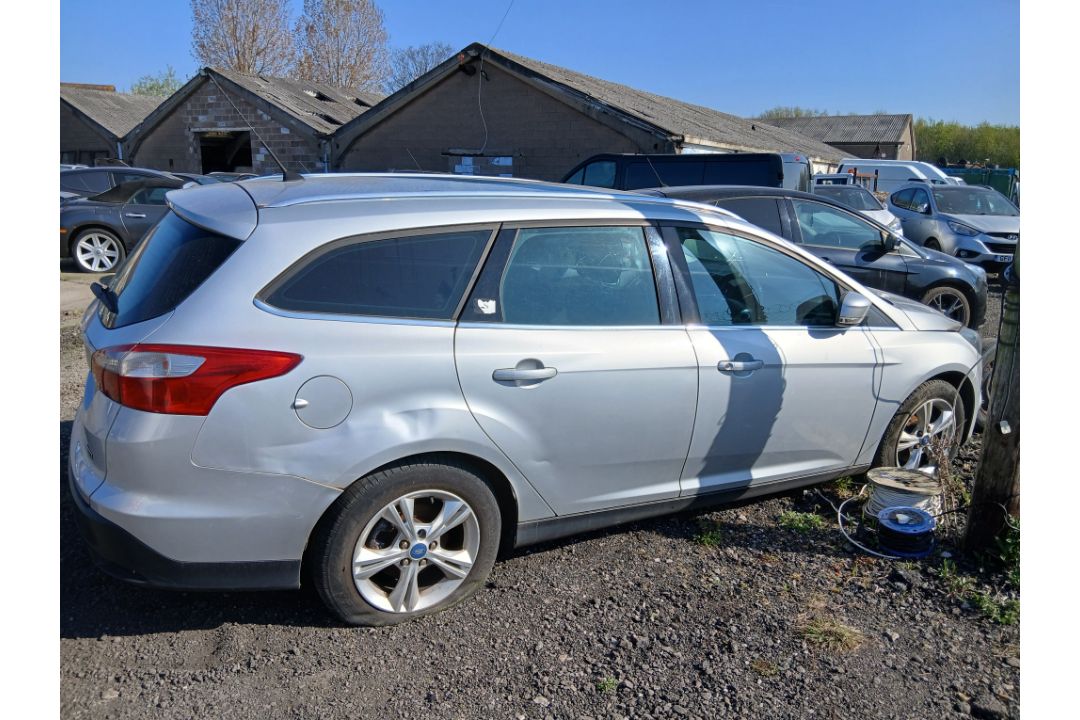 2014 FORD FOCUS ZETEC ECONETIC TDCI ESTATE – 1560CC DIESEL >>--NO VAT ON HAMMER--<< - Image 4 of 13