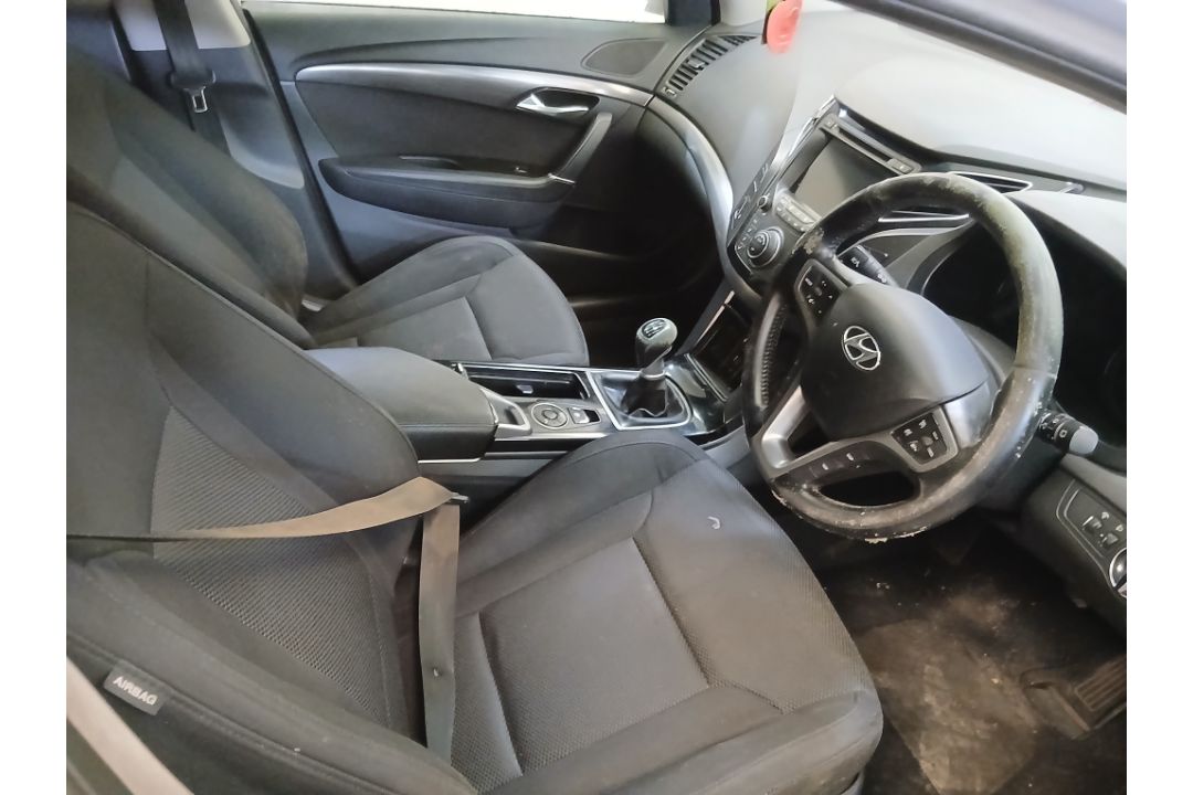 2012 HYUNDAI I40 STYLE GDI – 1.6 PETROL – MANUAL – SILVER – ESTATE >>--NO VAT ON HAMMER--<< - Image 4 of 13