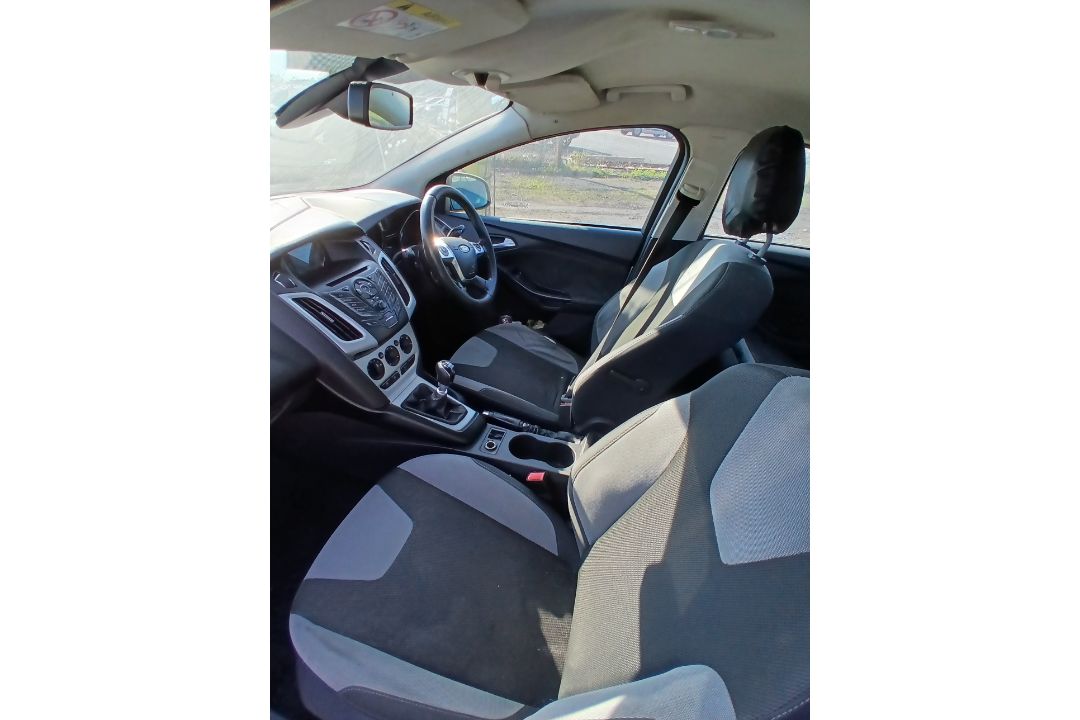 2014 FORD FOCUS ZETEC ECONETIC TDCI ESTATE – 1560CC DIESEL >>--NO VAT ON HAMMER--<< - Image 6 of 13