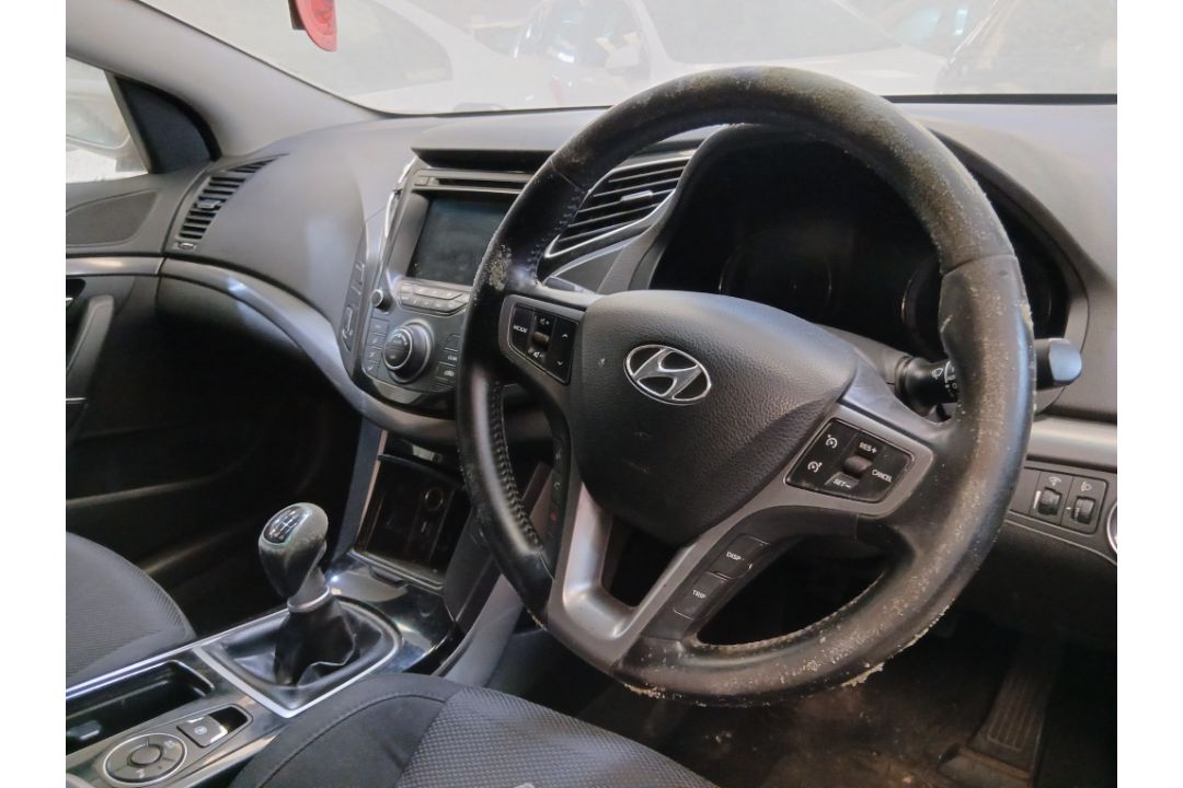 2012 HYUNDAI I40 STYLE GDI – 1.6 PETROL – MANUAL – SILVER – ESTATE >>--NO VAT ON HAMMER--<< - Image 6 of 13