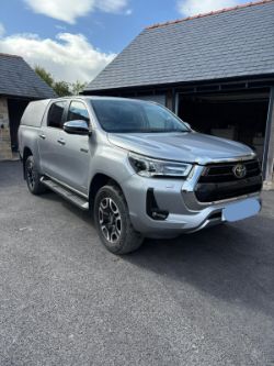 2022 TOYOTA HILUX INVINCIBLE AUTO 2.4 D-4D DOUBLE CAB PICKUP – 39,500 MILES – SILVER