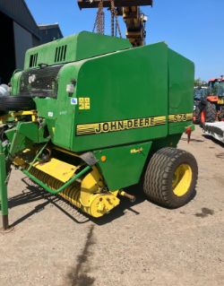 JOHN DEERE 575 ROUND BALER