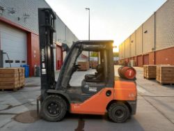 TOYOTA 02-8FGJF35 LPG FORKLIFT