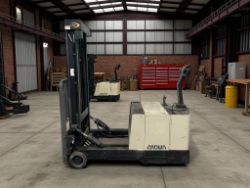 **(INCLUDES CHARGER)**CROWN 40WBTL – ELECTRIC PALLET TRUCK
