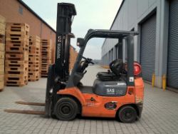 TOYOTA 02-7FGF18 LPG FORKLIFT