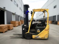 **(INCLUDES CHARGER)**TCM AS2N1L15Q – ELECTRIC 3-WHEEL FORKLIFT