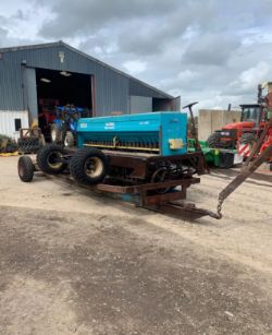 MOORE 4M UNI DRILL WITH TRAILER