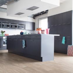 CHEAP IVC COMMERCIAL FLOORING (50M2) TEMPO VINYL CHESTNUT OAK - RRP £1,250