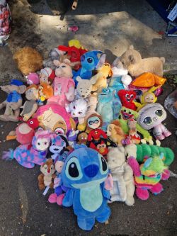 SELECTION OF PLUSH TEDDIES DISNEY AND CHARACTER STITCH START WARS LOL DOLLS