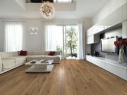 52 X PACKS (129M2) EGGER NATURAL OAK LAMINATE FLOORING 2.49M2/PACK RRP £2,300