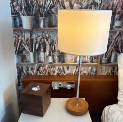 SMALL CONTENTS FROM 4 HOTEL ROOMS LAMPS MIRRORS WALL LIGHTS