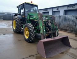 1989 JOHN DEERE 1950 4WD TRACTOR WITH LOADER