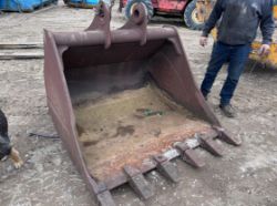 5 FOOT DIGGING BUCKET ON 90MM PINS – EXCAVATOR ATTACHMENT
