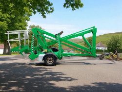 UPRIGHT TL33 TOWABLE CHERRY PICKER ACCESS PLATFORM